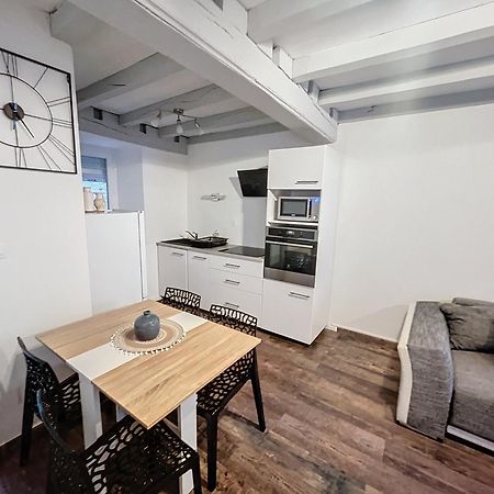 שומון Appartement Au Centre-Ville מראה חיצוני תמונה